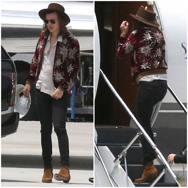harry-styles-boards-plane-wearing-Saint-Laurent-Hat-Bomber-Jacket-and-Boots-22-640x640