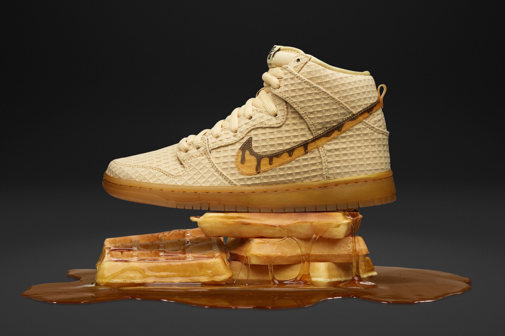 Bữa sáng ngon miệng cùng Nike SB Dunk High “Waffle” | #HNBMG