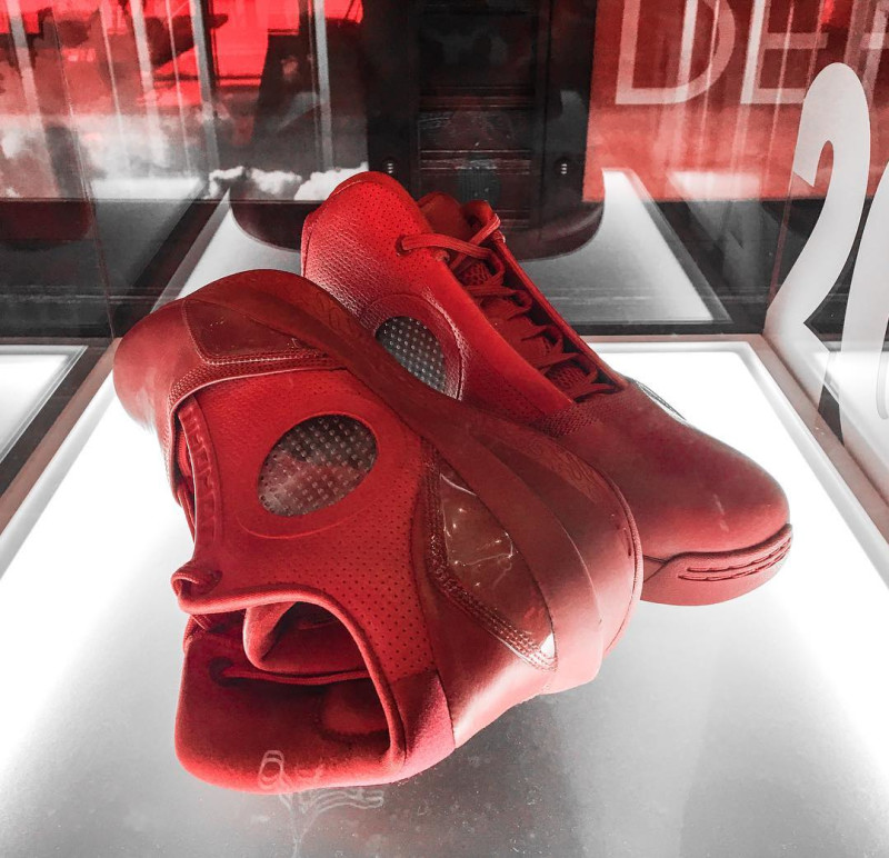 air-jordan-banned-all-red-display-2010_inqwwg